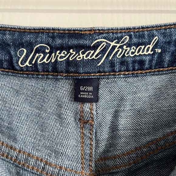 Universal Thread Mid Rise Jean Short - Picture 3 of 3